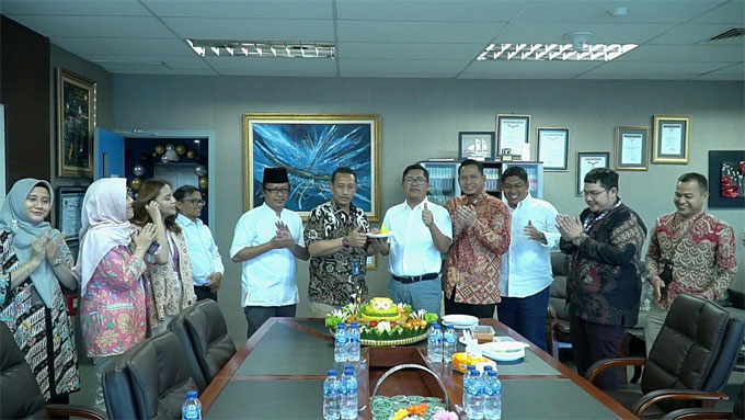 Dari kiri, Pimpinan Cabang Pembantu BRI Panam Anita Zahra, Mass Funding Department Head BRI Pekanbaru Isnugrahanti Dwita Pertiwi, Consumer Bussiness Department Head BRI Pekanbaru Widya Maricella Panjaitan, Direktur Pekanbaru MX, Fopin Sinaga, Direktur Ria