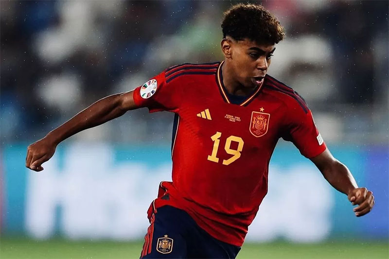 Pemain berbakat asal klub Barcelona sukses menjadi pencetak gol termuda dalam sejarah Timnas Spanyol.