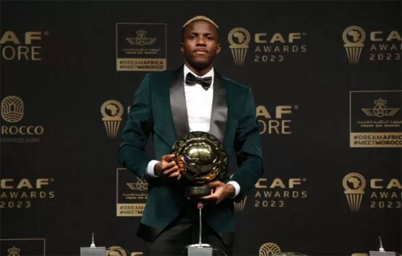 Victor Osimhen asal Nigeria menerima gelar Pemain Terbaik Afrika 2023 yang diselenggarakan Konfederasi Sepakbola Afrika (CAF) di Marrakesh, Maroko, Selasa (12/12/2023) dini hari WIB.