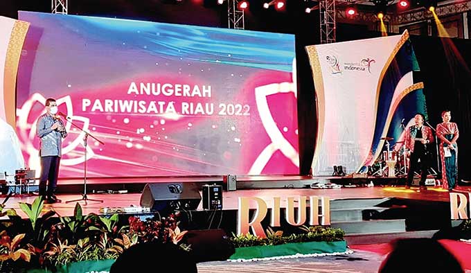 Kadisparbud Rohul Gorneng SSos MSi mewakili Bupati Rohul H Sukiman memberikan sambutan atas terpilihnya makanan khas Rohul Kokek Baka sebagai juara I Anugerah Pariwisata Provinsi Riau, baru-baru ini.