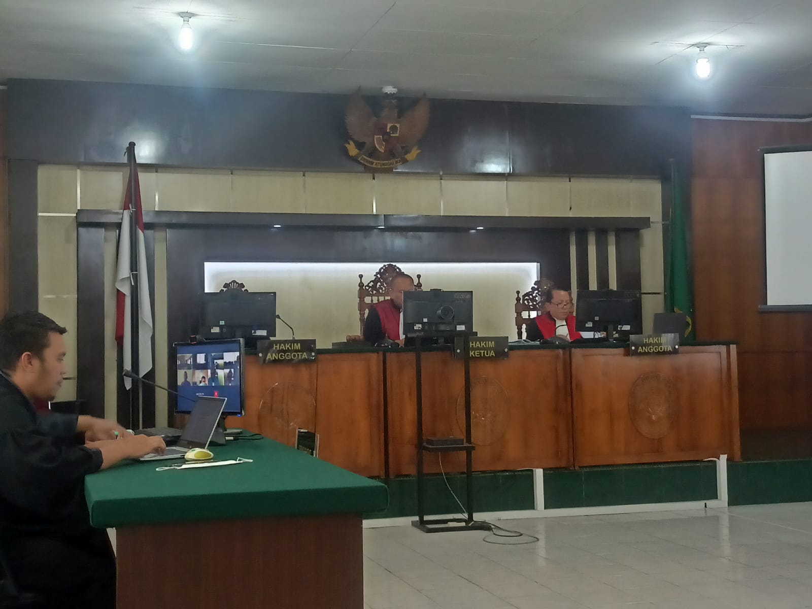 Sidang vonis perkara suap Eks Kepala Kanwil BPN Riau Muhammad Syahrir dan Bupati Nonaktif Kuansing Andi Putra dengan terdakwa Komisaris PT Adimulia Agrolestari Frank Wijaya di PN Pekanbaru pada Rabu (29/3/2023).