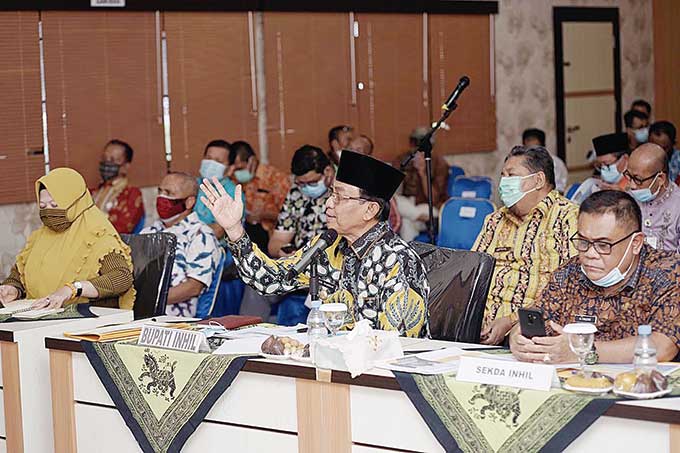 Bupati Inhil HM Wardan menghadiri acara dalam salah satu agenda di Tembilahan, belum lama ini.