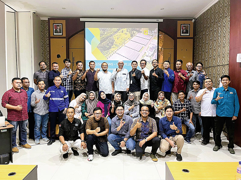Tim Keselamatan, Kesehatan Kerja, dan Keamanan (K4) foto bersama dengan peserta workshop.