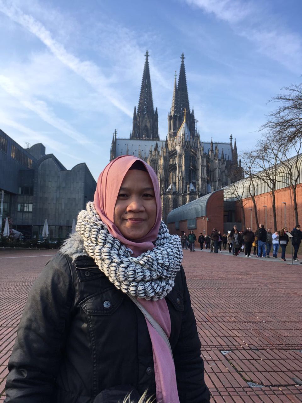 Murparsaulian, penulis dan penggiat media kreatif.