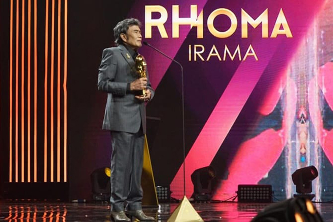 Rhoma Irama saat menerima penghargaan khusus IMA Awards 2020.