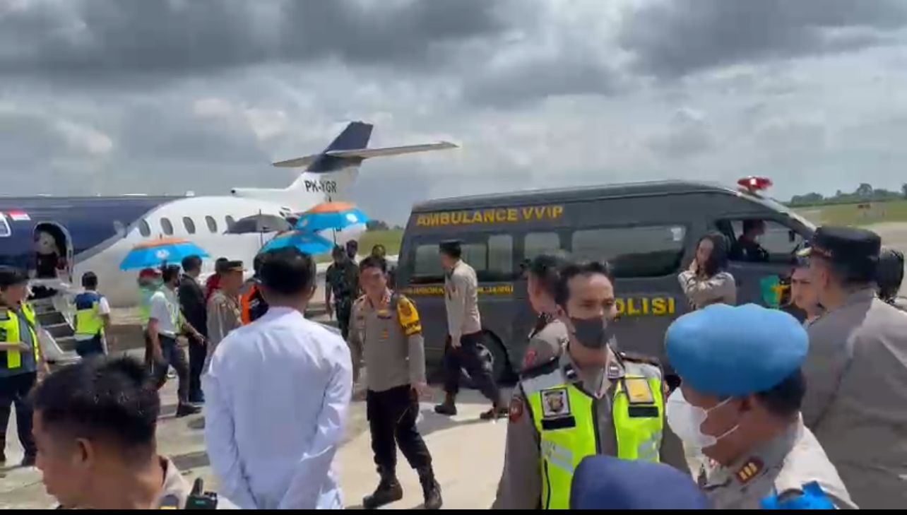 Kapolda Jambi Irjen Pol Rusdi Hartono dirujuk ke RS Polri Keramat Jati, Jakarta menggunakan pesawat dari Bandara Sultan Thaha, Jambi, Rabu (22/2/2023) siang.