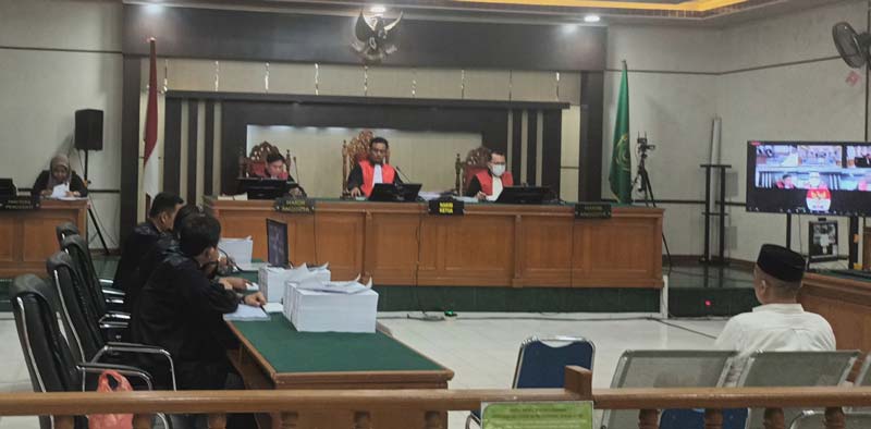 Bupati Kepulauan Meranti nonaktif  Muhammad Adil menjalani sidang perkara tipikor dengan agenda tuntutan terhadap terdakwa di PN Pekanbaru, Rabu (29/11/2023).