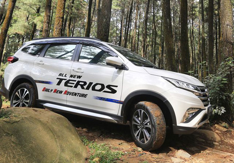 Merek Daihatsu mencoba kembali melakukan aktivitas pabrik meskipun pandemi Covid-19 belum usai.