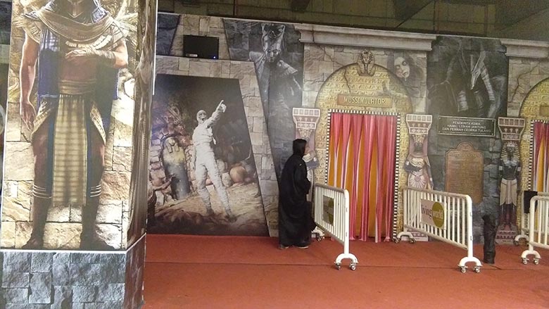 RUMAH HANTU: Rumah hantu bertema kutukan Pharaoh atau Firâ€™aun ada di Lantai 2 Living World Pekanbaru, Sabtu (6/7/2019). *2/MIRSHAL/ RIAU POS