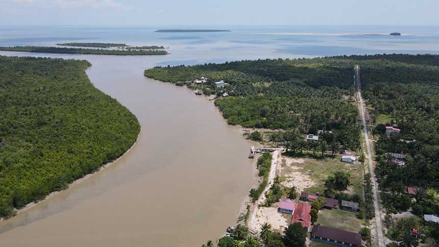 Sungai Simpur yang memisahkan dua dusun yaitu Dusun Suling dan Dusun Simpur di Desa Suka Damai, Kecamatan Rupat Utara Pulau Rupat, Bengkalis. Foto diambil belum lama ini.