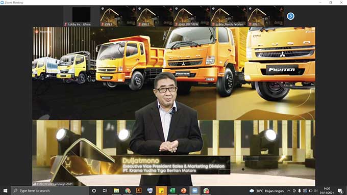 Executive Vice President Sales and Marketing Division PT Krama Yuda Tiga Berlian Motors Duljatmono saat memberikan keterangan dalam acara Truck Campaign 2021, Selasa (2/11/2021).