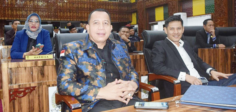 Sejumlah Ketua Pansus di DPRD Rohil menghadiri rapat konsultasi pimpinan DPRD terkait  laporan kinerja masing-masing pansus di ruang sidang utama DPRD Rohil, belum lama ini.