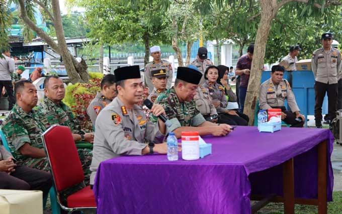 Kapolresta Pekanbaru Kombes Pol Jefri Siagian dan Dandim 0301/Pekanbaru Letkol Kav Yuli Eko menanggapi keluhan yang disampaikan warga dalam program Jumat Curhat, Jumat (5/5/2023) lalu.