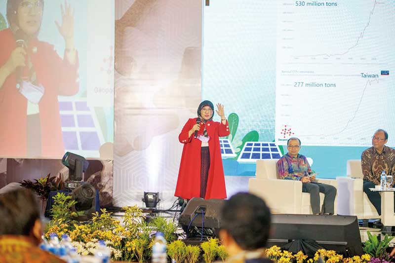 Peneliti Pusat Kajian Sumberdaya Bumi Non-KonÂ­vensional Universitas Gadjah Mada Himawan Tri Bayu Murti Petrus menjelaskan terkait pengelolaan FABA pada seminar Nasional Value Creation of FABA, pekan lalu.