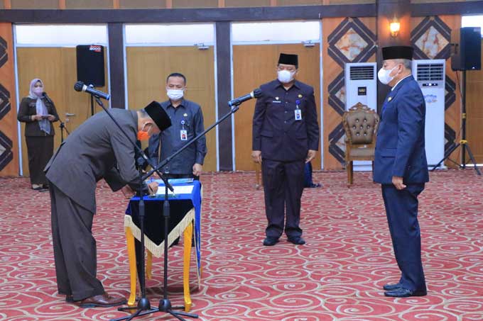 Suasana pelantikan pejabat di lingkungan Pemko Pekanbaru, Kamis (21/10/2021) .