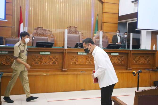 Terdakwa Irfan Widyanto mengklaim menjadi pihak pertama yang membuka fakta mengenai pengambilan CCTV di rumah dinas Ferdy Sambo di Komplek Polri Duren Tiga, Jakarta Selatan, kepada Kapolri Jenderal Pol Listyo Sigit Prabowo.