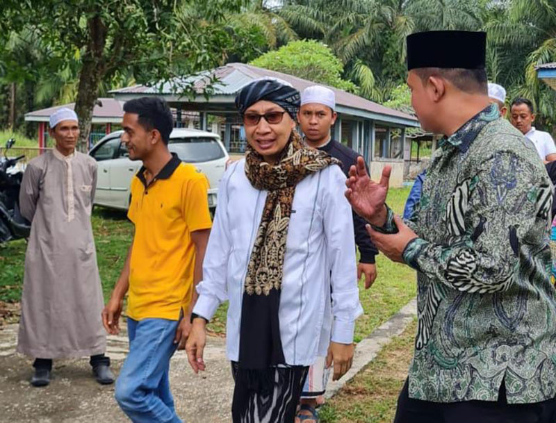 Buya Yahya Zainul Maarif meresmikan Ponpes Al Bahjah di Desa Muara Basung, Kecamatan Pinggir, Bengkalis, Kamis  (22/7/2022) siang.
