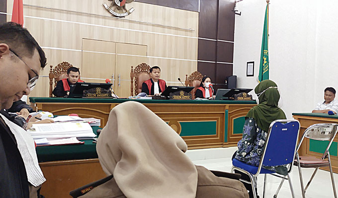 Dosen IPB, Prof Dr Ir Etty Riani saksi ahli dalam kasus pencemaran lingkunganÂ  PKS PT SIPP memberikan keterangan dalam sidang yang digelar di PN Bengkalis, Selasa (16/5/2023).