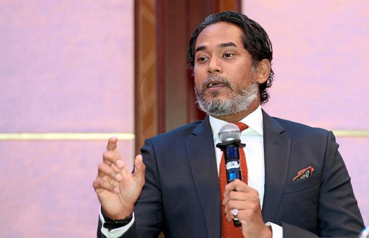 Menteri Kesehatan Malaysia Khairy Jamaluddin dalam keterangannya di Kuala Lumpur, Jumat (7/10/2022), mengatakan kementeriannya mengambil langkah proaktif dengan memasukkan produk pengganti nikotin menjadi tidak beracun.
