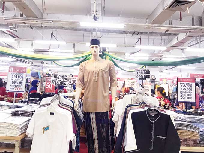 Berbagai produk dari Suzuya yang sedang mengadakan acara promo dan diskon menarik melalui Semarak Bulan Penuh Berkah.