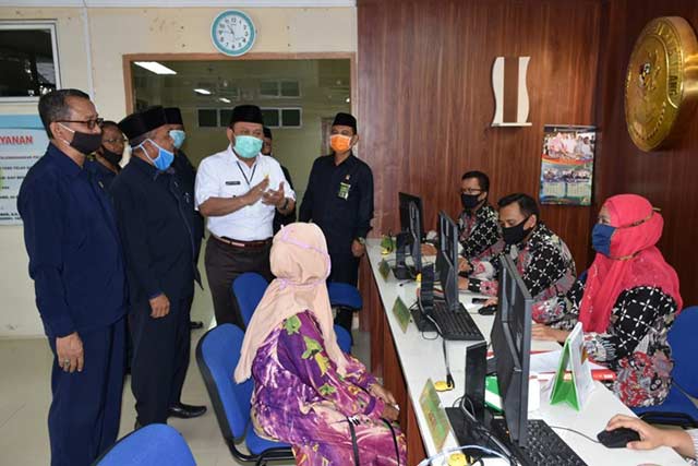 Bupati Kampar Catur Sugeng Susanto saat silaturahmi ke Kantor Pengadilan Agama Kabupaten Kampar, Rabu (10/6/2020). Diskominfo Kampar for Riau Pos