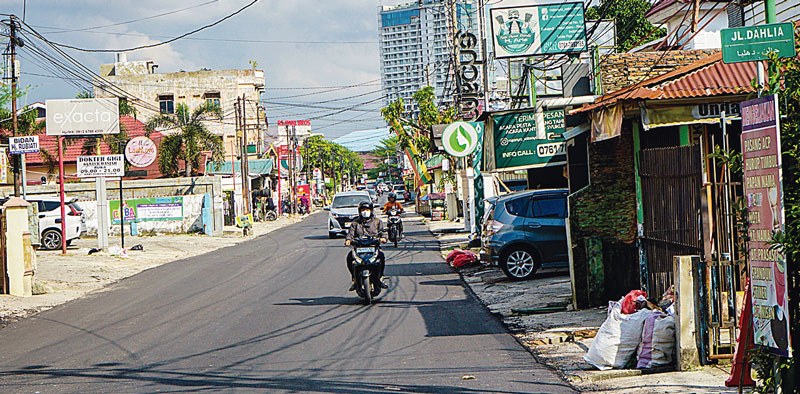 Kondisi Jalan Dahlia, Kecamatan Sukajadi yang kembali mulus setelah dilakukan perbaikan dengan sistem overlay oleh Pemko Pekanbaru. Foto diambil beberapa waktu lalu.