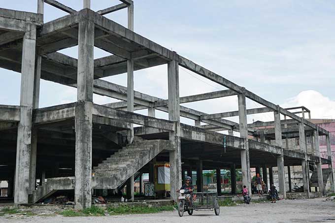 Kondisi bangunan Pasar Cik Puan di Jalan Tuanku Tambusai yang sudah lama terbengkalai. Foto diambil beberapa waktu lalu. Kini, Pemko Pekanbaru mendapat â€˜â€˜lampu hijauâ€™â€™ dari Pemprov Riau untuk mengelola pasar  ini.