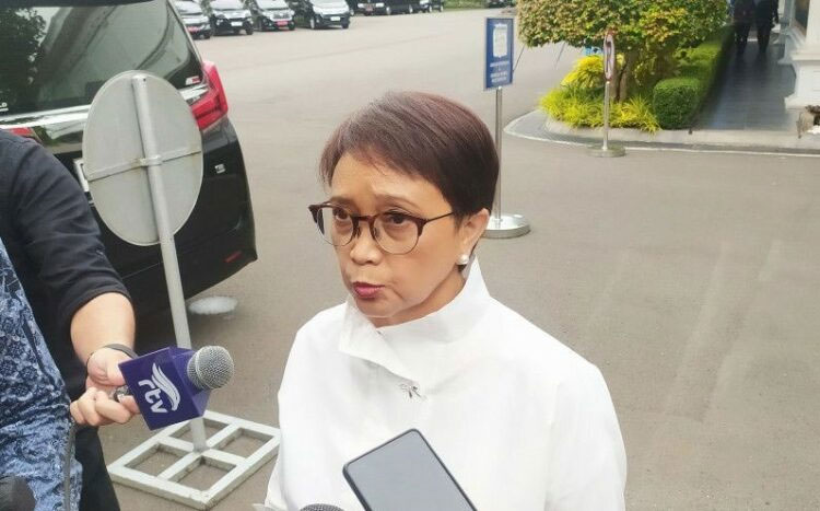 Menteri Luar Negeri RI Retno Marsudi saat memberikan keterangan di Kompleks Istana Kepresidenan, Jakarta, Jumat (17/2/2023).