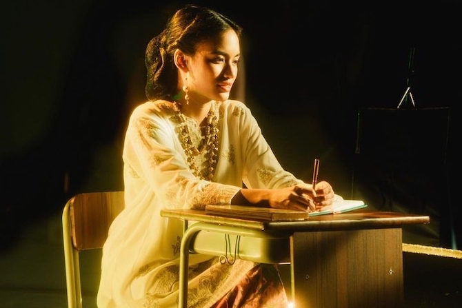 Kite Entertainment akhirnya buka suara terkait kabar tak sedap yang menimpa talent-nya, Arawinda Kirana, yang sejak beberapa waktu lalu dikabarkan menjalani perselingkuhan dengan seorang lelaki diduga suami Amanda Zahra.
