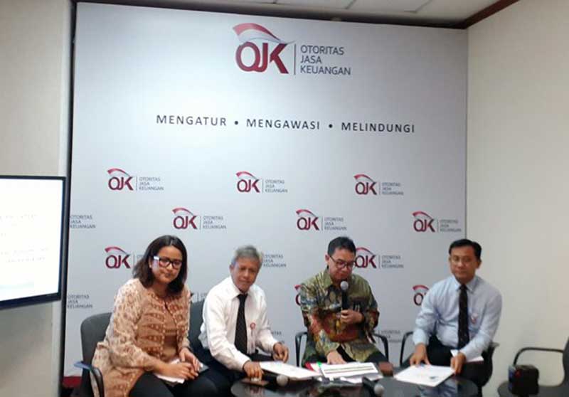 Deputi Komisioner Pengawas Perbankan I Teguh Supangkat ketika memperkenalkan POJK Nomor 28/POJK.03/201 di kantornya, Jakarta, Senin (9/12). (Istimewa)