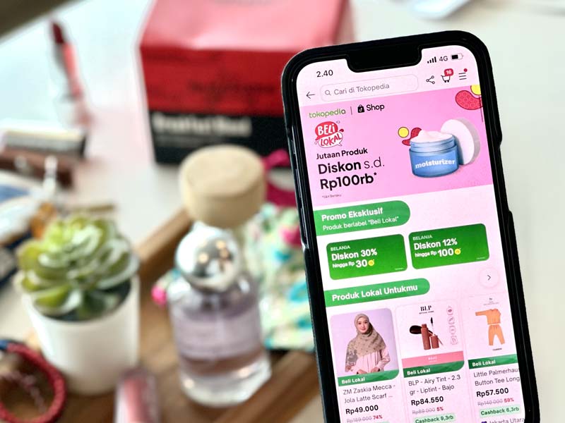 Aplikasi Tokopedia menjadi pilihan masyarakat untuk pembelian produk lokal khususnya UMKM lokal.
