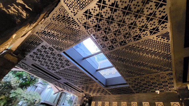 Kanopi dengan teknik laser cutting.