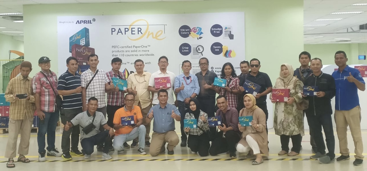 Foto bersama tim Riau Pos Group bersama PT RAPP dalam kunjungan silaturahmi di Pangkalan Kerinci, Pelalawan, Rabu (5/7/2023).