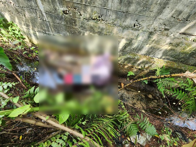 Nenek Baanin (84) ditemukan meninggal di dalam parit sebelah toko makanan siap saji di Kelurahan Air Tiris, Kampar, Rabu (13/9/2023).