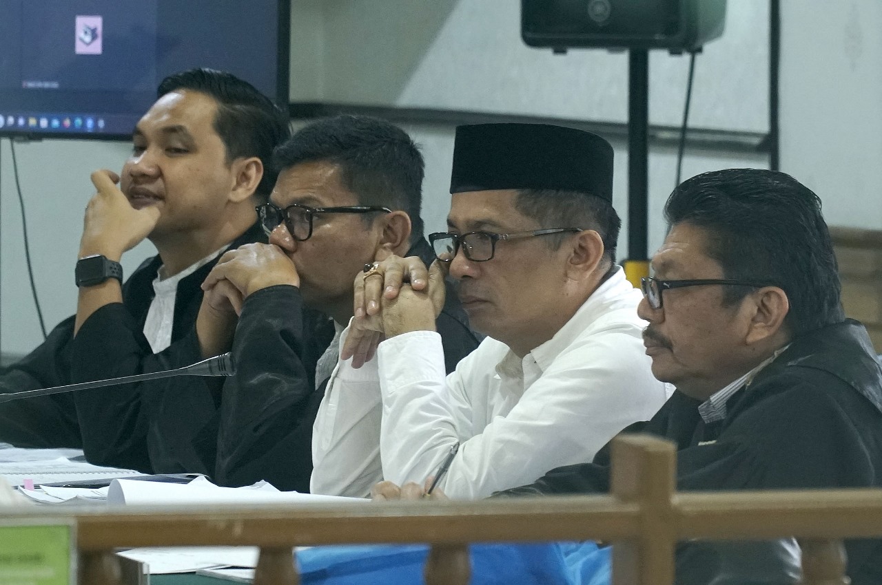 Bupati nonaktif Kepulauan Meranti, Muhammad Adil, menjalani sidang pemeriksaan saksi di Pengadilan Tipikor Pekanbaru. Selasa (19/9/2023). Hadir sejumlah kepala dinas dan mantan kepala dinas jadi saksi dalam sidang.
