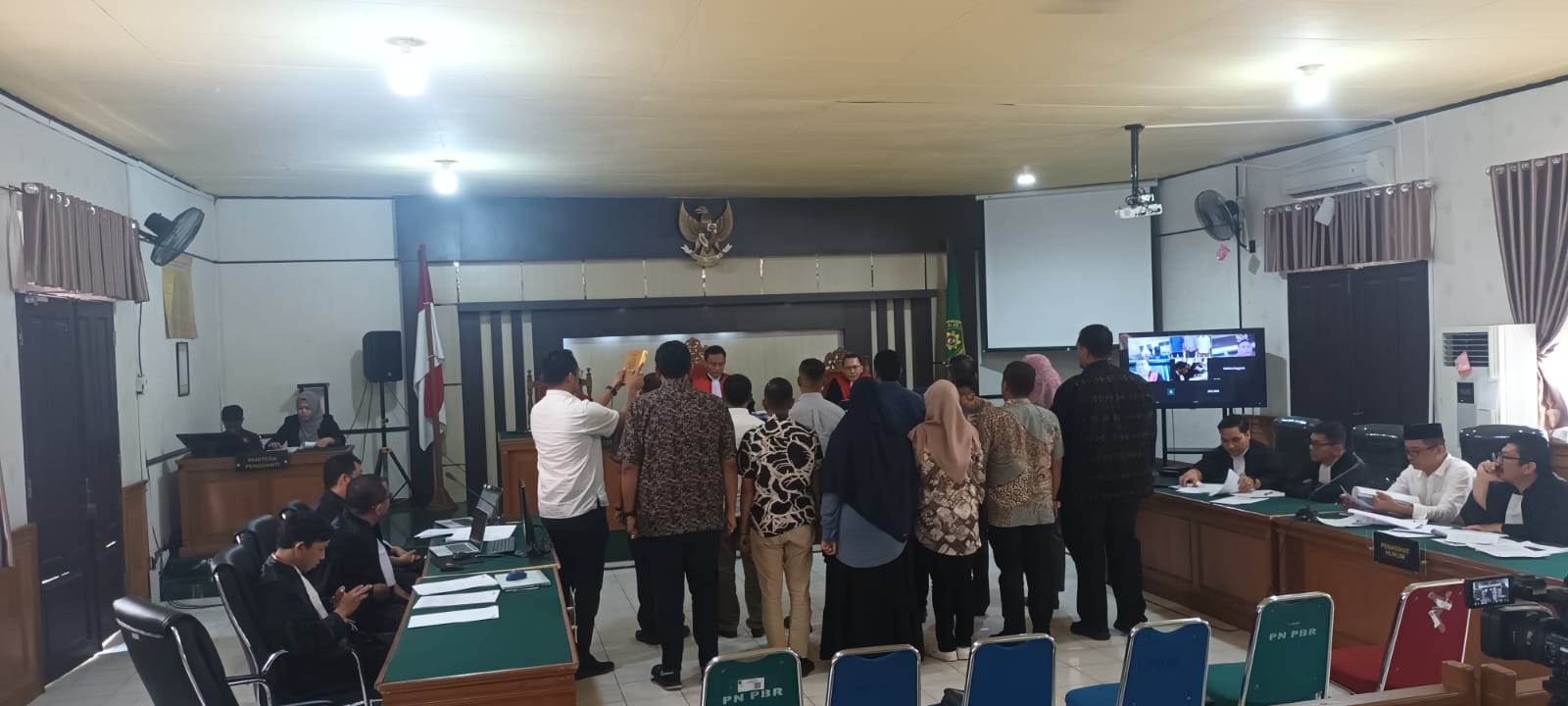 Belasan saksi diambil sumpah menghadapi sidang lanjutan kasus korupsi dengan terdakwa Bupati Nonaktif Kepulauan Meranti M Adil di PN Tipikor Pekanbaru, Rabu (4/10/2023).