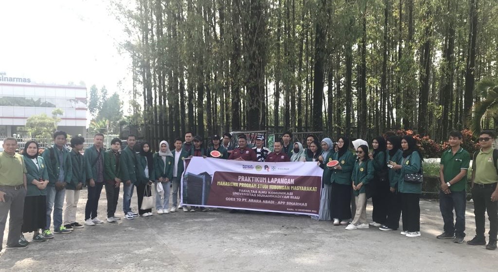Mahasiswa dan dosen/staf pengajar dari Fakultas Ilmu Komunikasi dan Fakultas Ilmu Komputer UMRI mengunjungi masyarakat penerima Program DMPA (Desa Makmur Peduli Api) di Desa Pinang Sebatang Timur, Tualang, Siak, Rabu (13/12/2023).