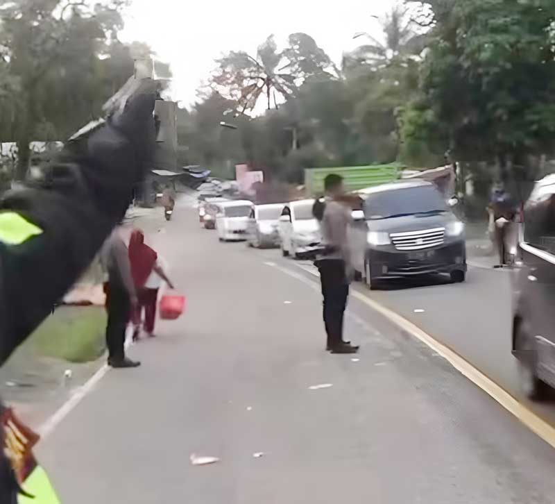 Tangkapan layar jalan Riau-Sumbar kembali dibuka setelah dilakukan pembersihan material longsor di wilayah Limapuluh Kota, Kamis (28/12/2023) petang.