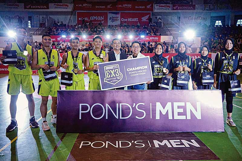 Tim Putra SMAN 1 Rengat dan Tim Putri SMAN 1 Teluk Kuantan berhasil menjadi champion Pondâ€™s Men 3x3 Competition di Gelanggang Remaja  Pekanbaru, Sabtu (2/12/2023).