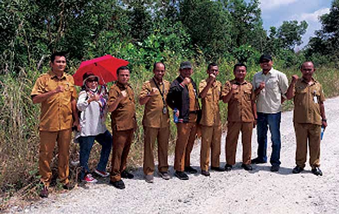 Tim aset BPKAD Bengkalis bersama Camat Mandau turun ke lapangan untuk melakukan inventarisasi lahan di TPA di Kelurahan Pematang Pudu, Kecamatan Mandau, beberapa hari lalu.