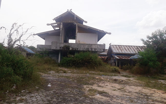 Bangunan eks Pujasera di Jalan Arifin Achmad terbengkalai, Kamis (15/9/2022).