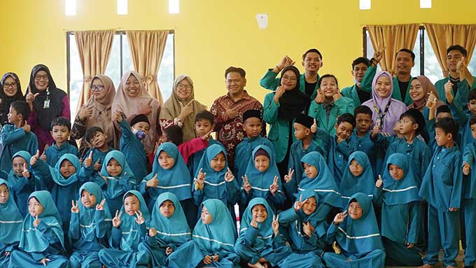 Tim peneliti foto bersama dengan mitra penelitian usai pelaksanaan pendidikan implementasi robot belangkas, baru baru ini.