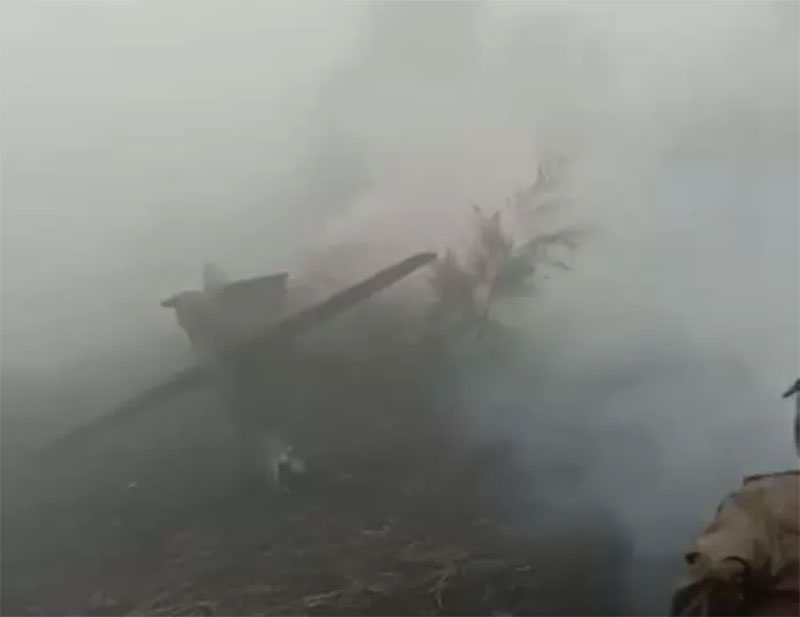 Pesawat tempur tipe 2 EMB-314 Super Tucano jatuh di kawasan Pasuruan, Jawa Timur, diduga jatuh sekitar pukul 12.12.Â 