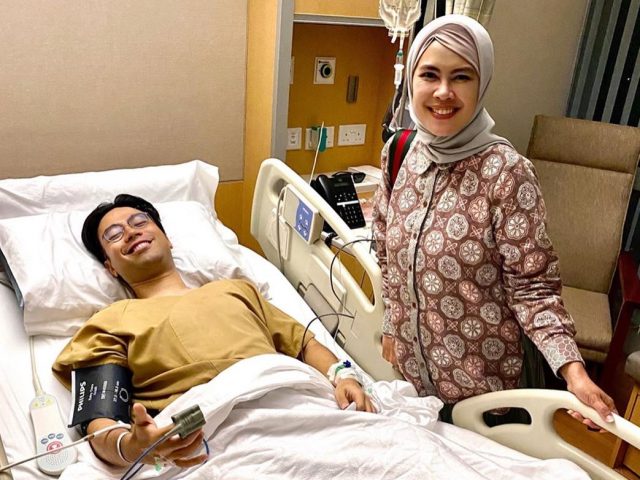Ibunda Alika, Yuanita Rohali, saat menjenguk Vidi Aldiano (Instagram yuanitarohali)