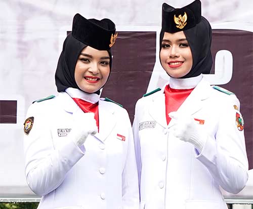 Dinda Narizka Tassane dan Adisti Galuh Inayah. Riri Radam/Riau Pos