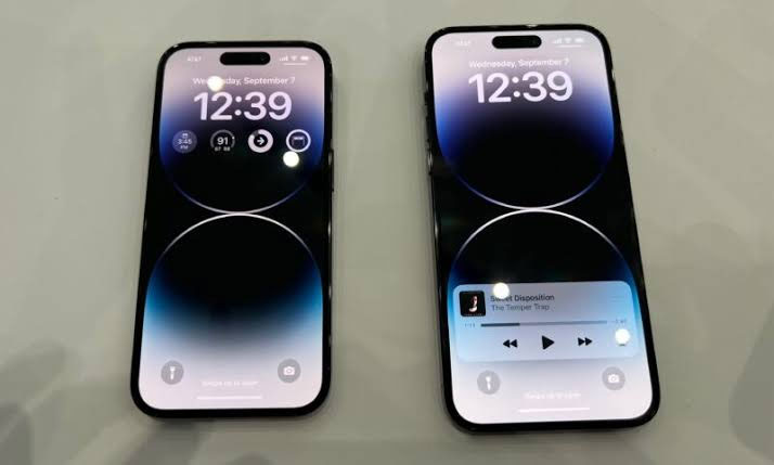 Ilustrasi: iPhone 14 Pro dan iPhone 14 Pro Max dengan layar Dynamic Island.