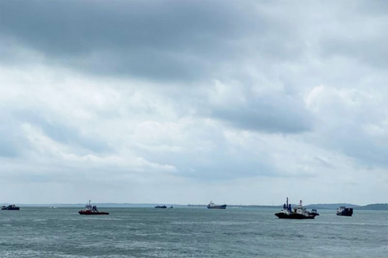 Aktivitas pelayaran di Perairan Tanjunguban, Kabupaten Bintan, Kepulauan Riau pekan lalu.