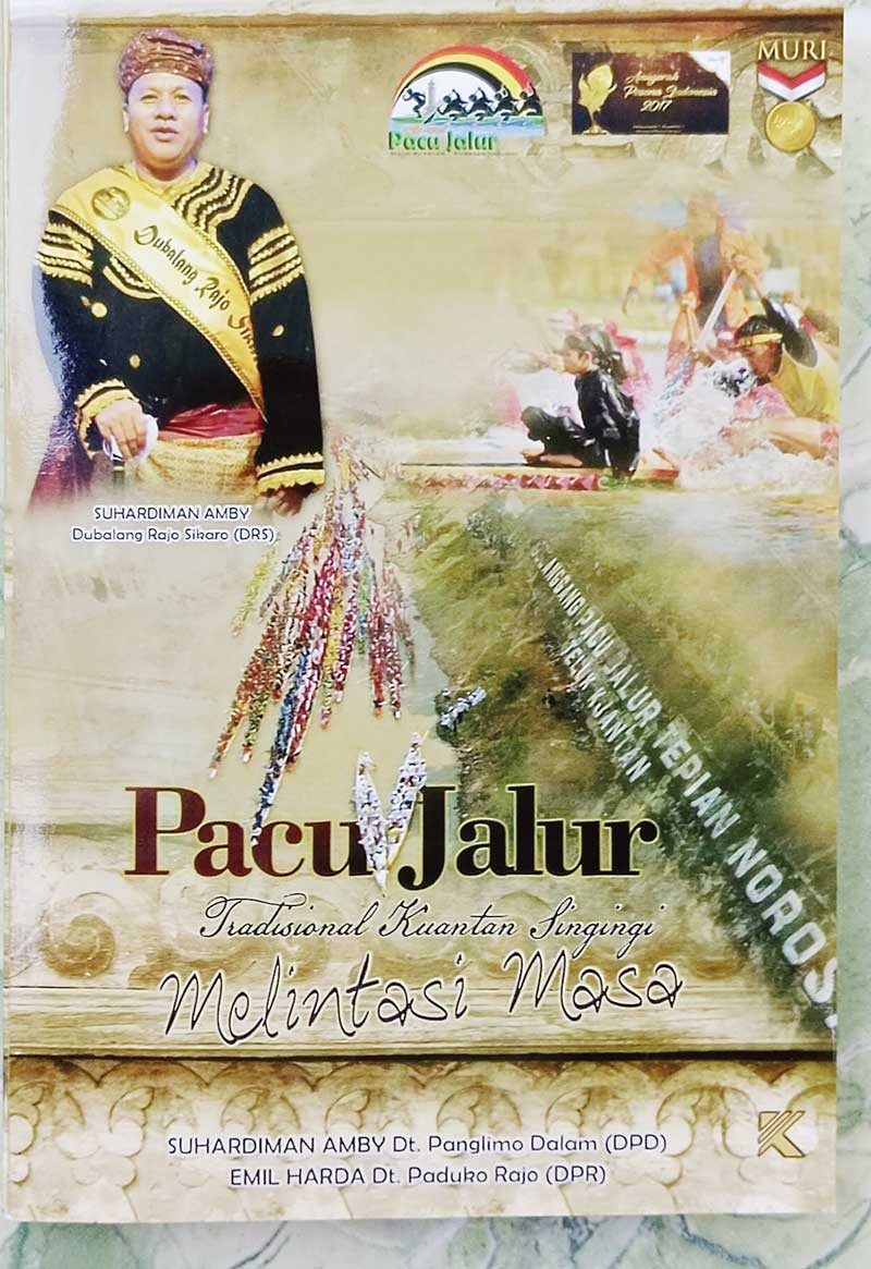 Desain  buku Pacu Jalur Tradisional Kuantan Singingi Melintasi Masa.