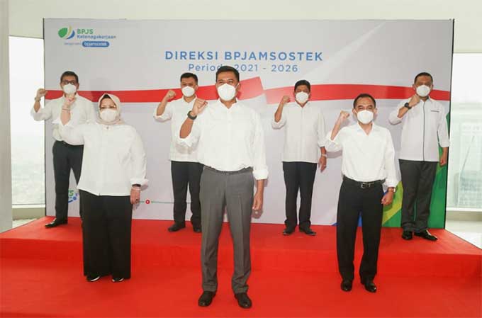 Jajaran direksi BP Jamsotek yang dilantik presiden RI Joko Widodo di Istana Negara, Senin (23/2/2021).