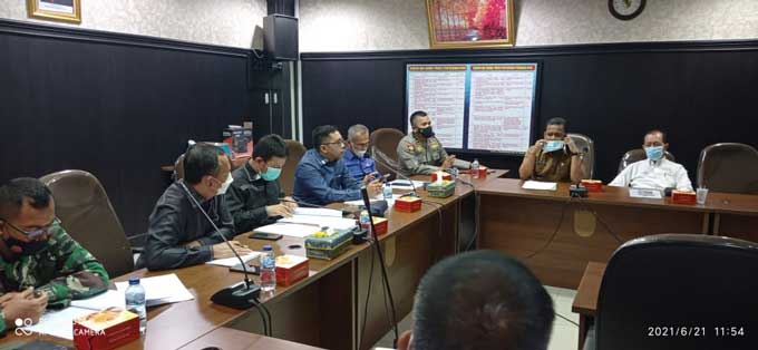 Suasana rapat pembahasan Pansus revisi Perda nomor 5 tentang Covid-19 di DPRD Kota Pekanbaru berlangsung intens, Selasa (22/6/2021)